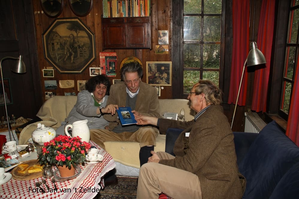 Fam Biesheuvel en Hans met boekjejpg